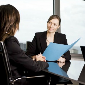 Hindari 10 Kesalahan Bahasa Tubuh Ini agar Lolos Wawancara Kerja