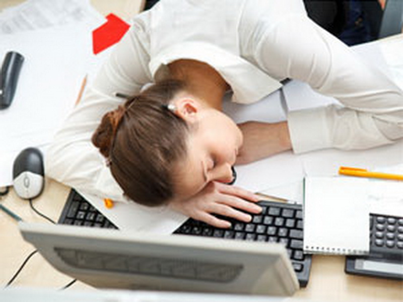 6 Manfaat Tidur Siang untuk Pekerja Kantoran 